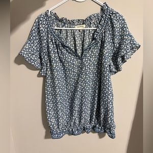 Max studio blue and white floral print top